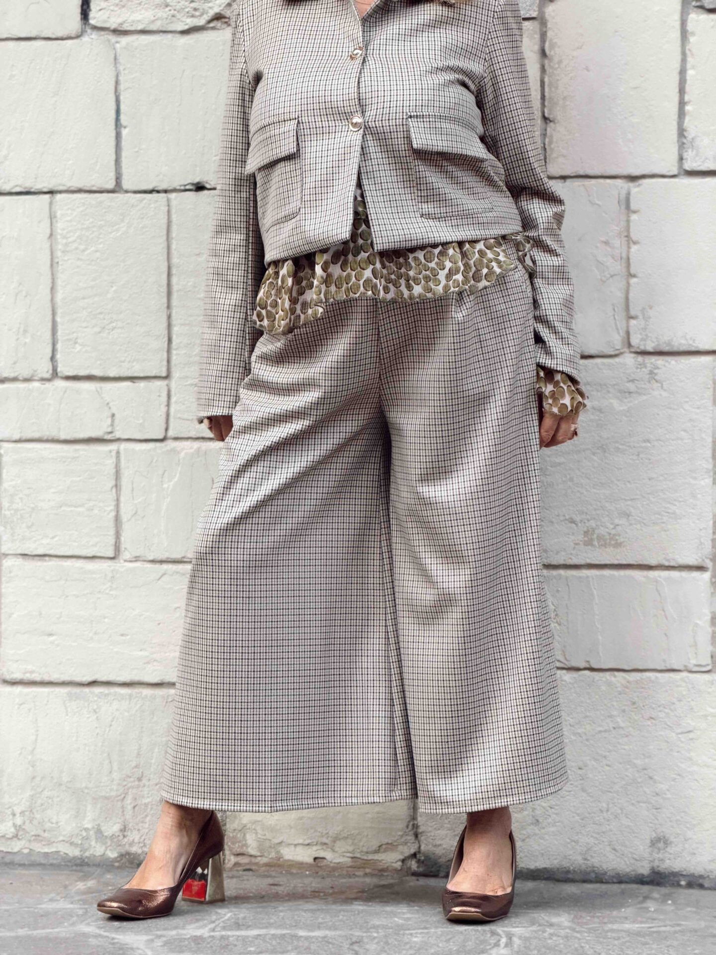 Edited in Tezza with: Brightness, Vintage, & Focus